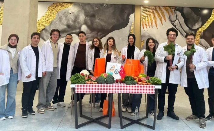 ADÜ Tıp fakültesi öğrencilerinden sağlıklı beslenme farkındalık etkinliği