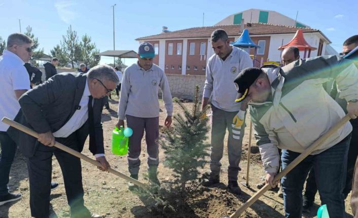 Afyonkarahisar’da binlerce fidan toprakla buluşturuldu