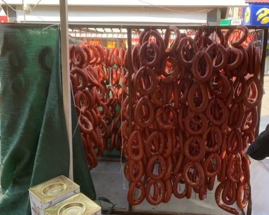 Ağrı’da etiketsiz ürünlere geçit yok: 415 kilo sucuk ele geçirildi