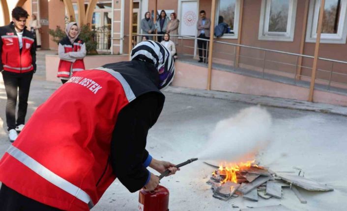 Aile ve Sosyal Hizmetler İl Müdürlüğü’nde afet farkındalık ve yangın tatbikatı