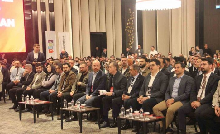 AK Parti Sözcüsü Ömer Çelik ve Bilal Erdoğan Şanlıurfa’da gençlerle buluştu