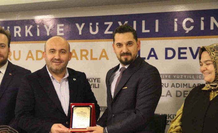 AK Parti Tepebaşı İlçe Başkanlığı görevini Serhat Tunç teslim aldı