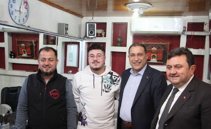 AK Parti’li başkanlardan Kula’da esnaf ve ev ziyaretleri