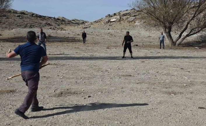 Aksaray’da geleneksel "çelik çomak" oyunu yaşatılmaya devam ediyor