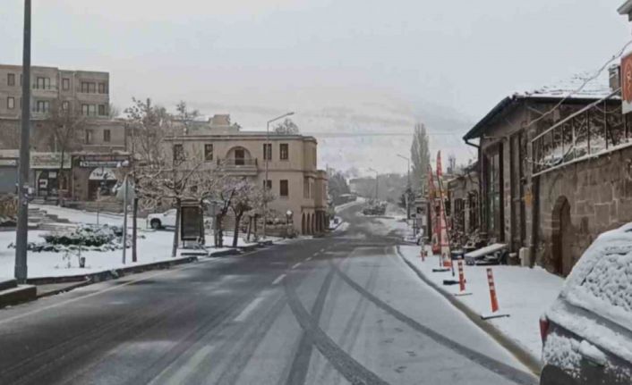 Aksaray’ın Güzelyurt ilçesinde kar yağışı