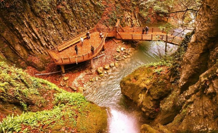 Aktaş şelalesinin doğal güzelliği paylaşıldı