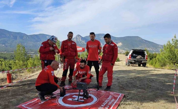 AKUT Ege ekipleri tatbikatlarla gönüllülerini her an göreve hazır hale getiriyor