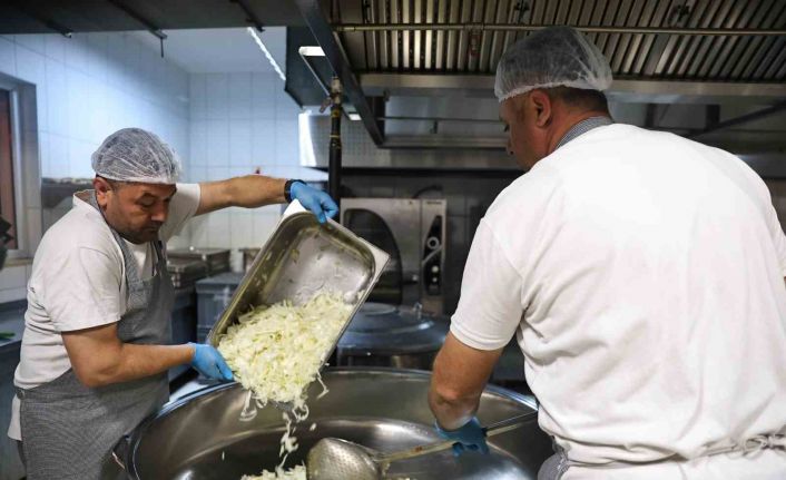 Alanya Aşevi’nden ihtiyaç sahiplerine günde 2 öğün sıcak yemek