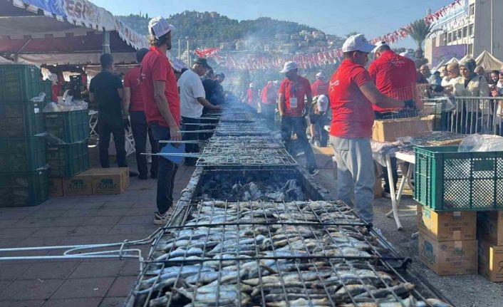 Alanya’da geleneksel hamsi festivali başladı 7 ton hamsi ücretsiz dağıtılacak