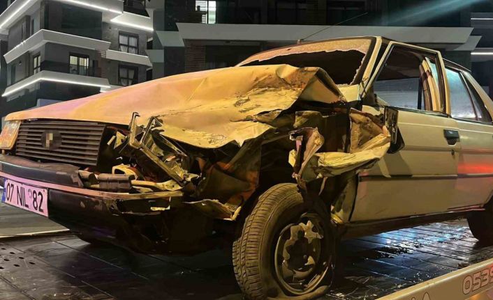 Alanya’da iki aracın çarpıştığı kazada 2 kişi yaralandı