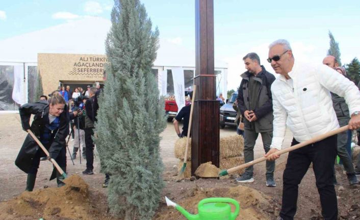 ALJ Türkiye, İzmir’de 312 bin fidanı toprakla buluşturdu
