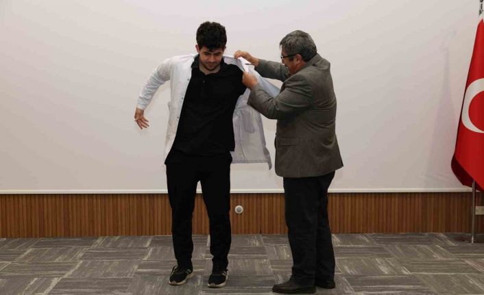 ALKÜ’lü Diş Hekimliği Fakültesi öğrencileri beyaz önlüklerini giydi