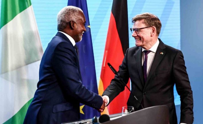 Alman Bakan Wadephul: "Suriyelilerin gönüllü dönüşü gerçekleşmezse zorla yapılabilir"