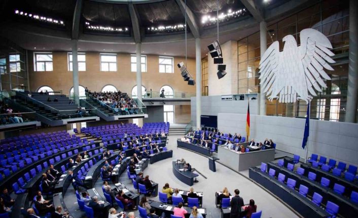 Alman Meclisinde şüpheli USB alarmı