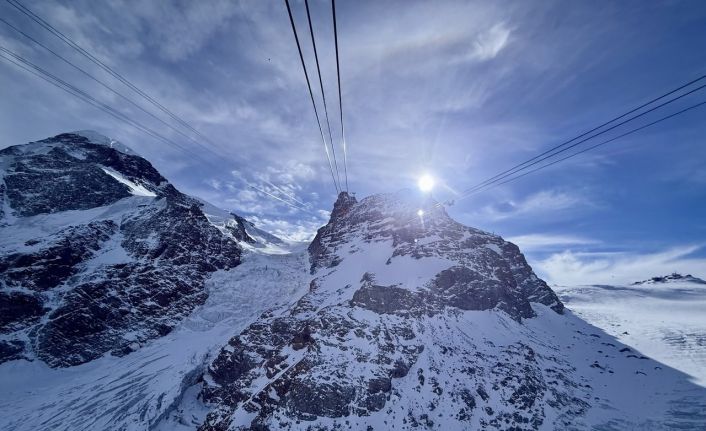 Alp Dağları’nın zirvesinde masal gibi görüntüler