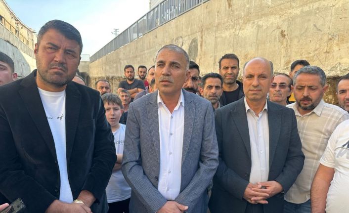 Alt geçit bitmeyince "bitme" noktasına gelen esnaf isyan etti