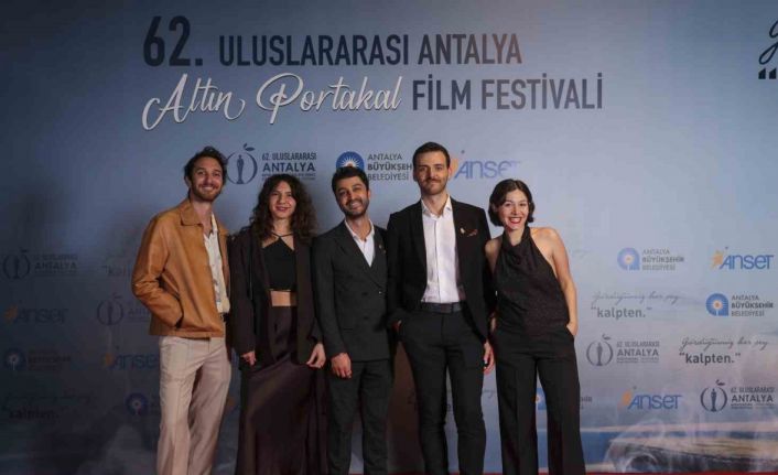 Altın Portakal’ın kapanışında sinemanın yıldızları kırmızı halıda buluştu