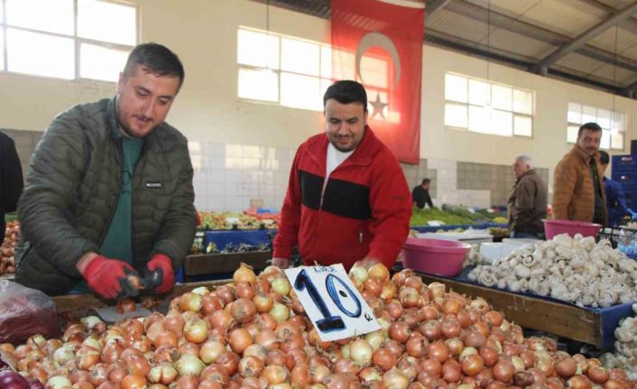 Amasya pazarında soğanın kilosu 7 aydır 10 TL