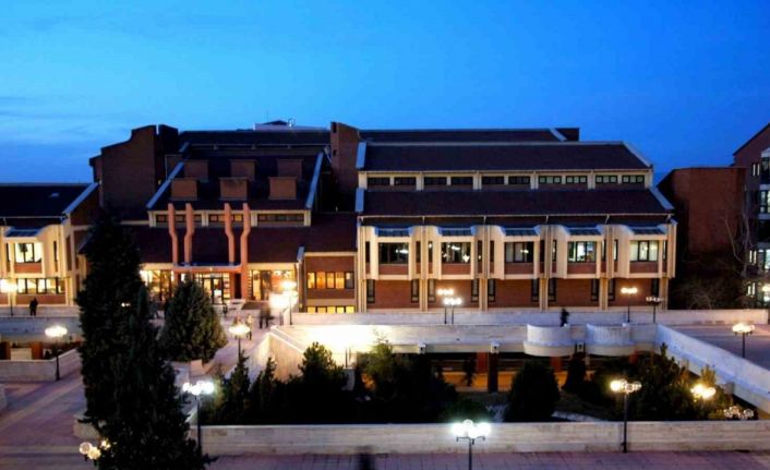 Anadolu Üniversitesi Kütüphanesi 7/24 öğrencilerin yanında