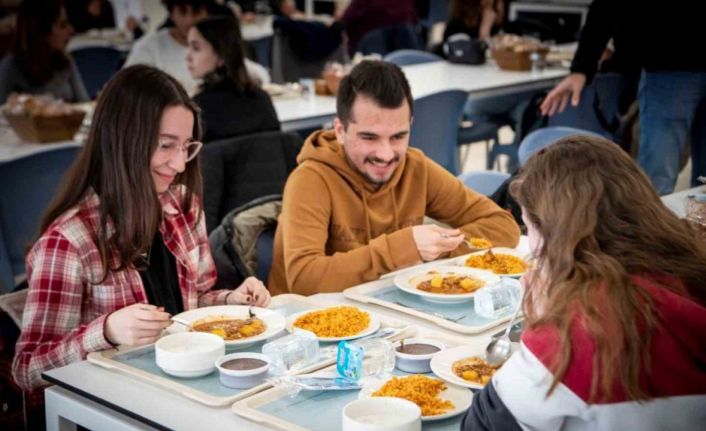 Anadolu Üniversitesi, yemek bursu ile 2 bin 600 öğrencisinin yanında