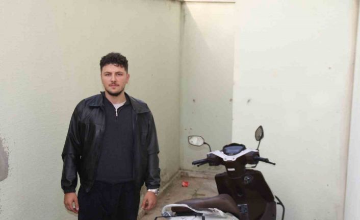 Anahtarı üzerinde bırakılan motosikletin çalınma anı kamerada