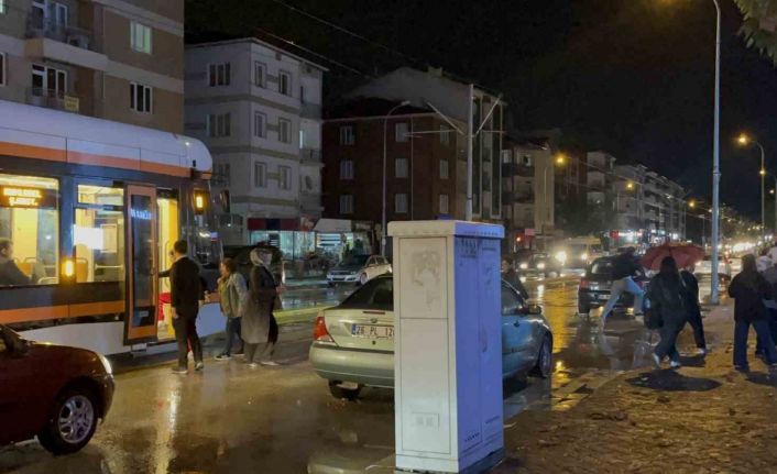 Aniden bastıran yağmur ‘Avrupa kentini’ felç etti