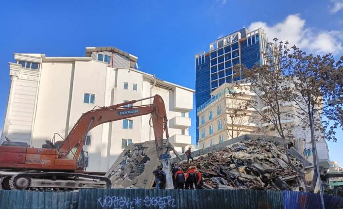 Ankara’da yıkım çalışması gerçekleştiren binada çökme meydana geldi