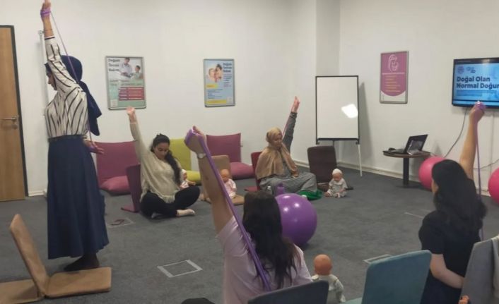 Anne adayları hem doğuma hem de bebek bakımına hazırlanıyor