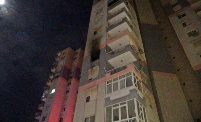 Antalya’da 15 katlı binadaki daire alev alev yandı: 1 yaralı