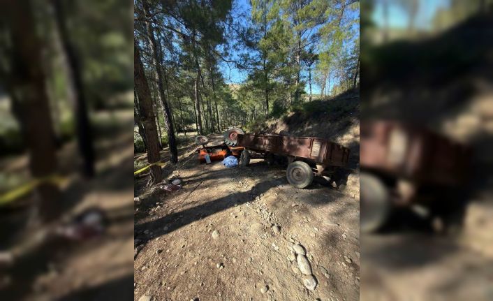 Antalya’da devrilen traktörün altında kalan sürücü hayatını kaybetti