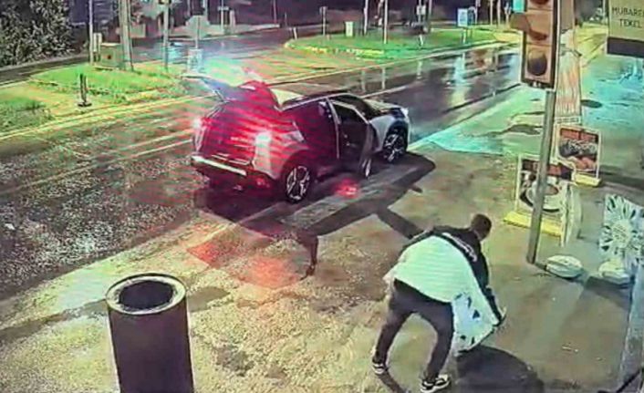 Arabadaki hesap varile uymadı: Çalmak istedi, bagaja sığdıramadı