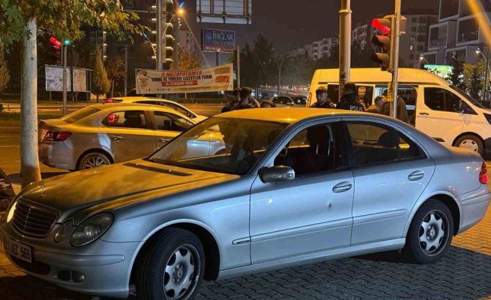 Aracına binerken silahlı saldırıya uğradı: 1 ölü