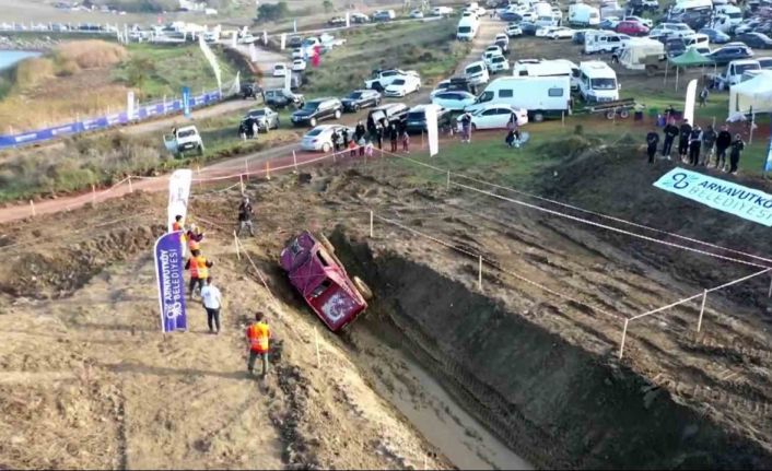 Arnavutköy’de Off-Road şenliğinde yürekleri ağza getiren anlar