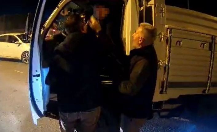 Arnavutköy’de trafikte sinir krizi: "Canım sıkkın" deyip motosiklet sürücüsüne saldırdı