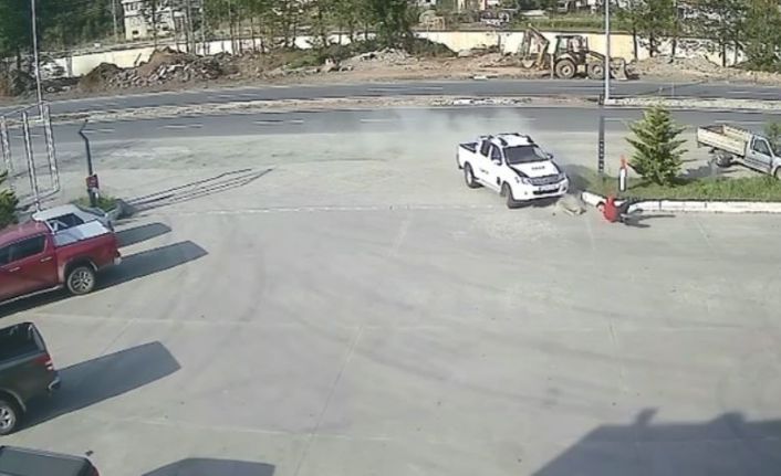 Artvin’de akaryakıt istasyonu çalışanına kamyonet çarptı