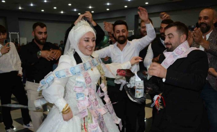 Artvin’de damada arkadaşlarından canlı tavuk ve horoz sürprizi