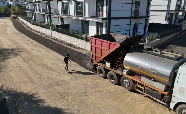 Atakent Mahallesi’ndeki 4 sokak asfaltlandı