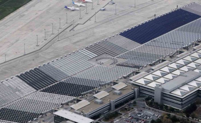 Atatürk Havalimanı’nda teslime hazır binlerce araç tek karede görüntülendi