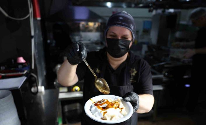 Aydın Büyükşehir Belediyesi Havuz Kafe’de 4 çeşit yemek 75 TL