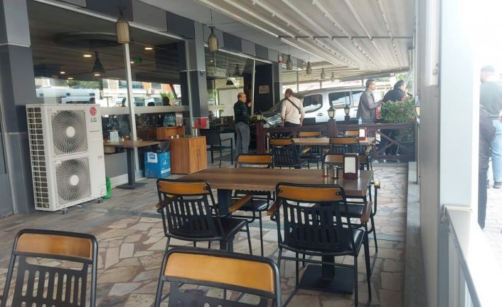 Aydın’da 15 yaşındaki sürücü iş yerine daldı: 1 yaralı