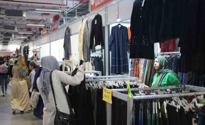 Aydın’daki giyim festivali yoğun ilgi görüyor