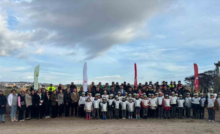 Ayvacık’ta 1500 Fıstık Çamı Fidanı Toprakla Buluşturuldu