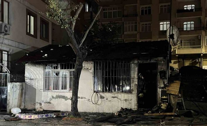 Bağcılar’da gecekondu yangını: Anne ve 4 çocuğu dumandan etkilendi