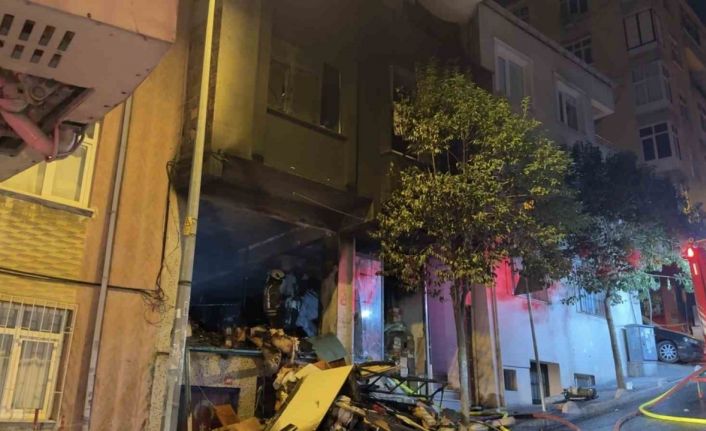 Bağcılar’da iş yerinde çıkan yangın binayı sardı: 1 yaralı