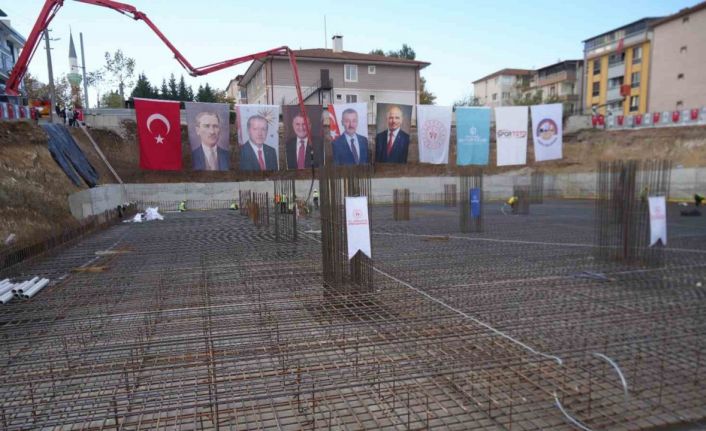 Bakan Bak: "Türkiye şu anda spor tesisi devrimi yaşıyor"