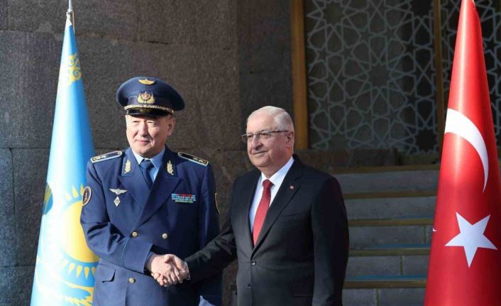 Bakan Güler, Kazakistan’ın Savunma Bakanı Dauren Kosanov ile görüştü