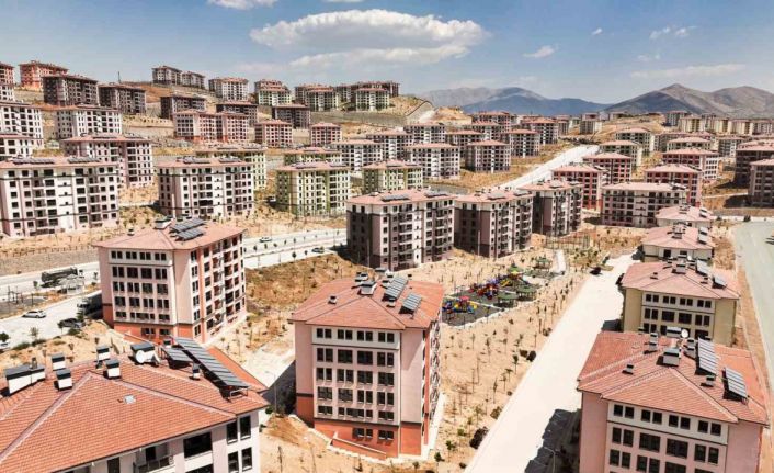 Bakan Kurum, deprem bölgesinde teslim edilen konutların sayısını açıkladı