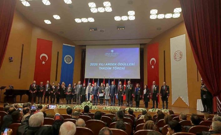 Bakan Yumaklı: "Tarım sektörümüzün gelişiminde de bilimsel bilginin gücünü toprağın bereketiyle buluşturmamız gerekiyor"