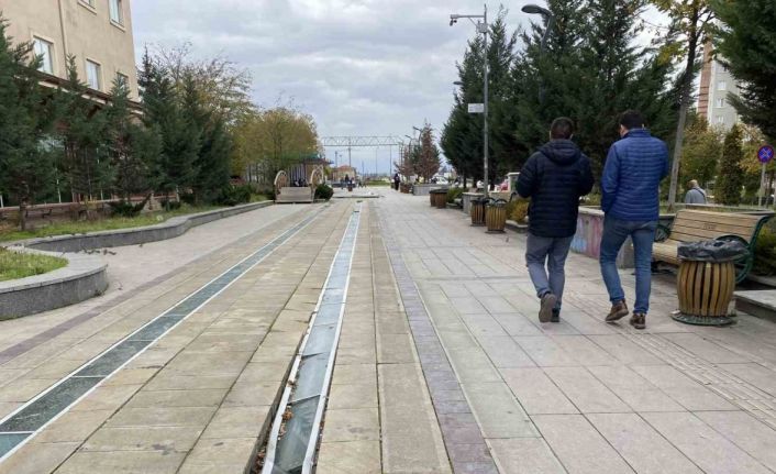 Bakımsız kalan Hatboyu her geçen gün daha da yıpranıyor