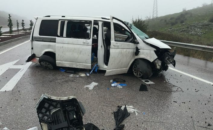 Balıkesir Çevreyolunda takla atan otomobilde 3kişi yaralandı